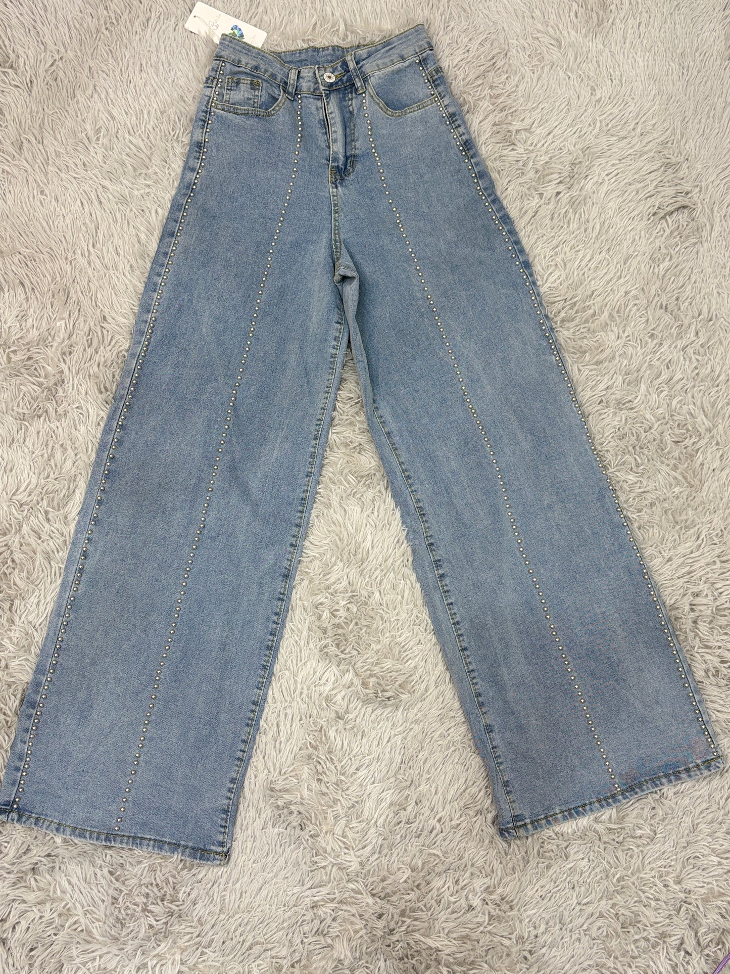 Jeans con borchie